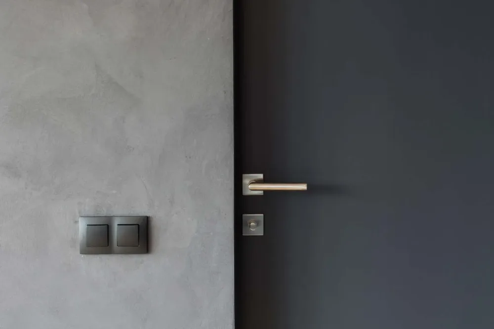 Ouverture porte claquée près de Puteaux