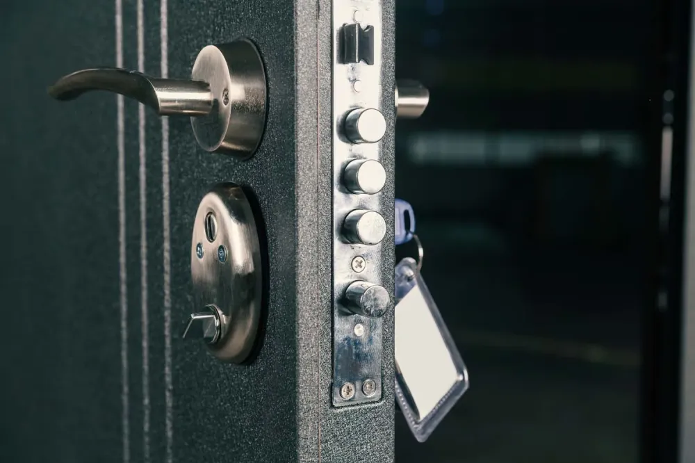 Blindage de porte près de Puteaux